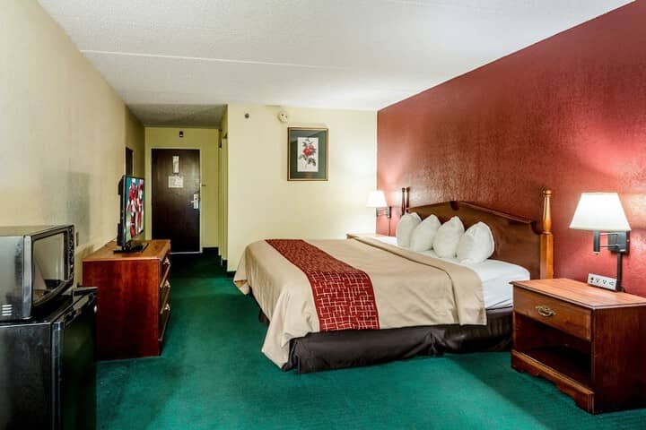 Room 9 of 34