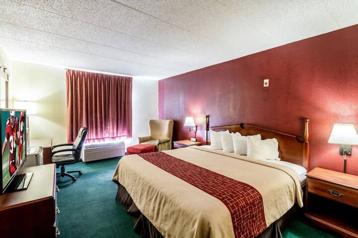 Room 10 of 34