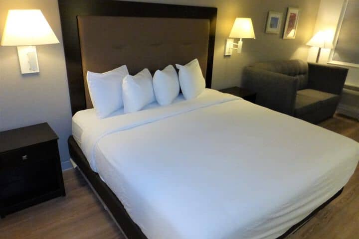 Room 9 of 16