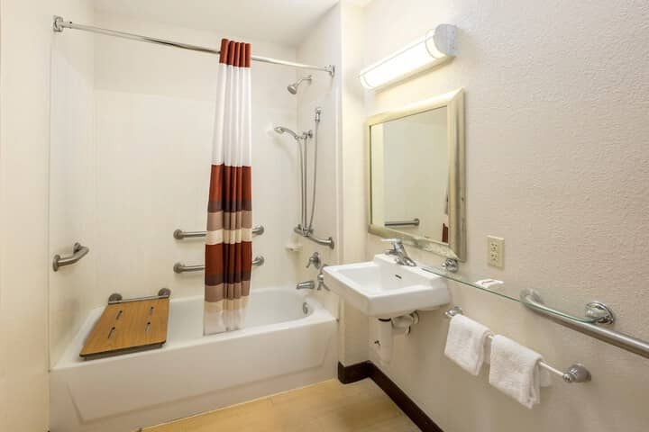Room 19 of 25