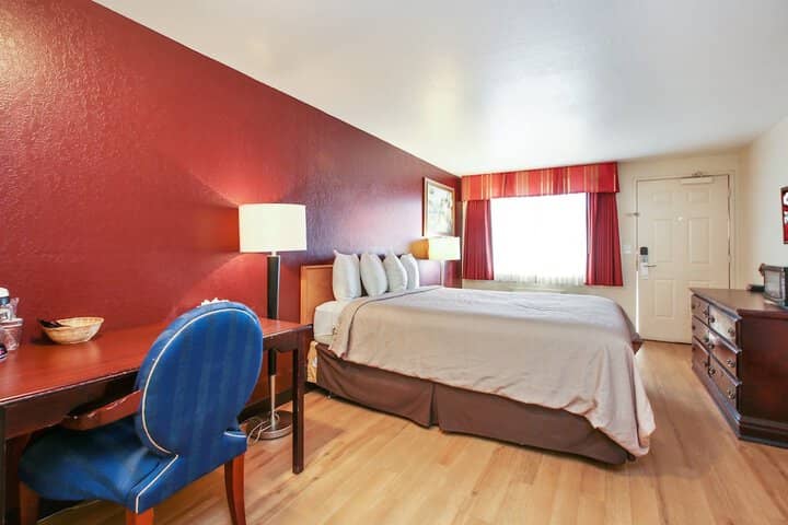 Room 4 of 23