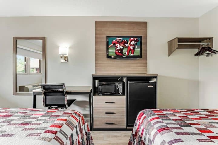 Room 6 of 18