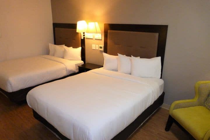 Room 8 of 16