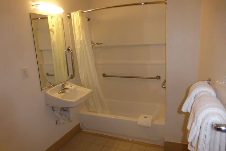 Room 13 of 16