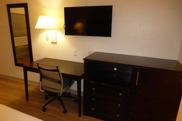Room 6 of 16