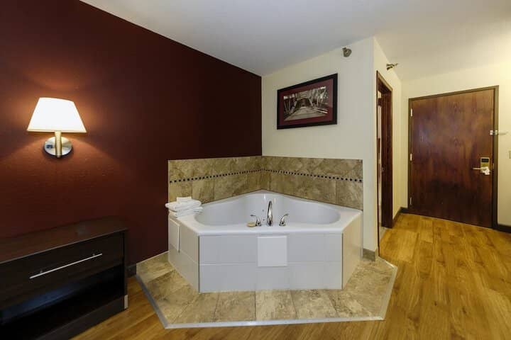 Jetted tub
