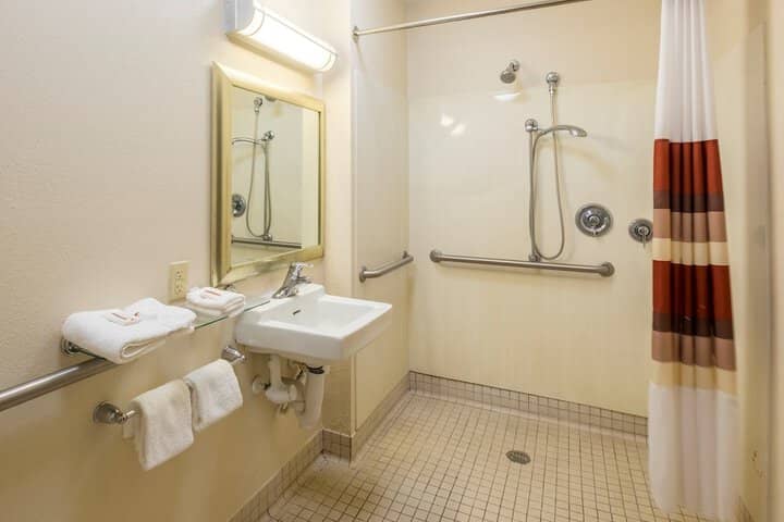 Room 17 of 25