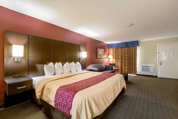 Room 8 of 24