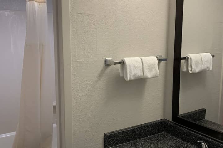 Room 27 of 41