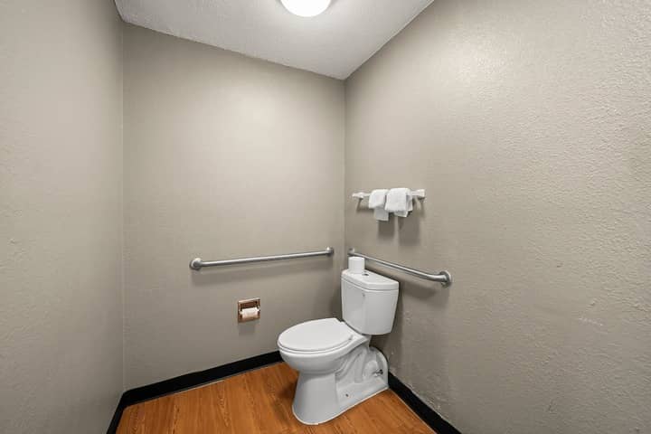 Room 19 of 34
