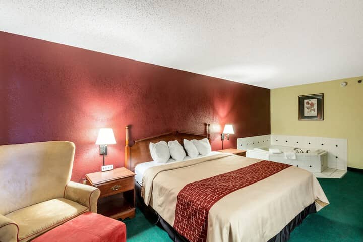 Room 13 of 34