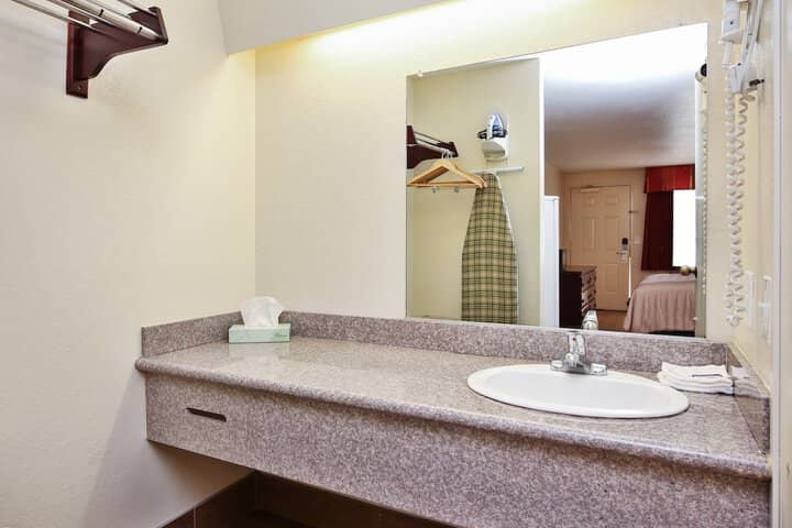 Room 17 of 23