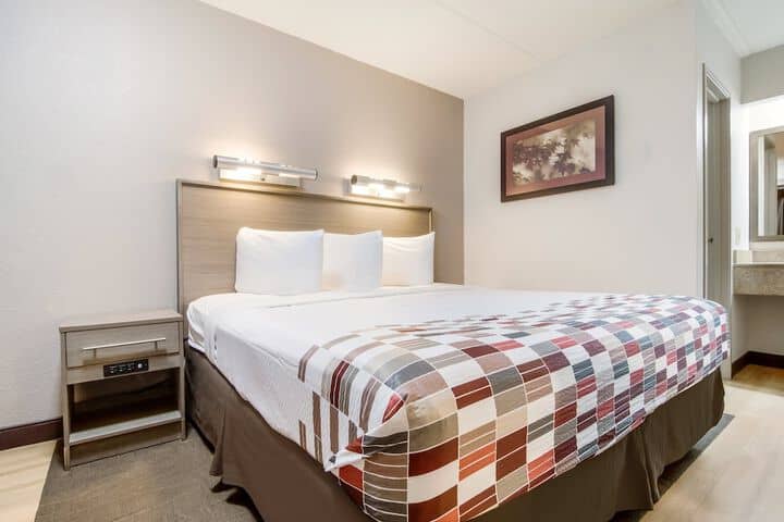 Room 4 of 12