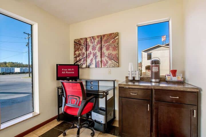 Business Center 20 of 24