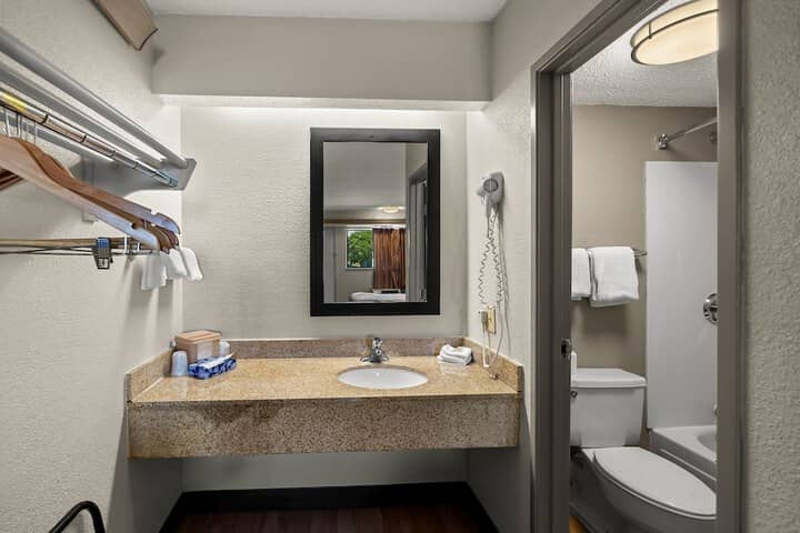Room 21 of 34