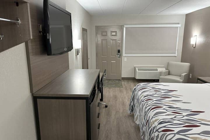 Room 11 of 18