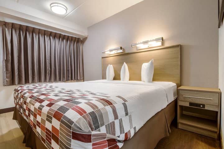 Room 3 of 12